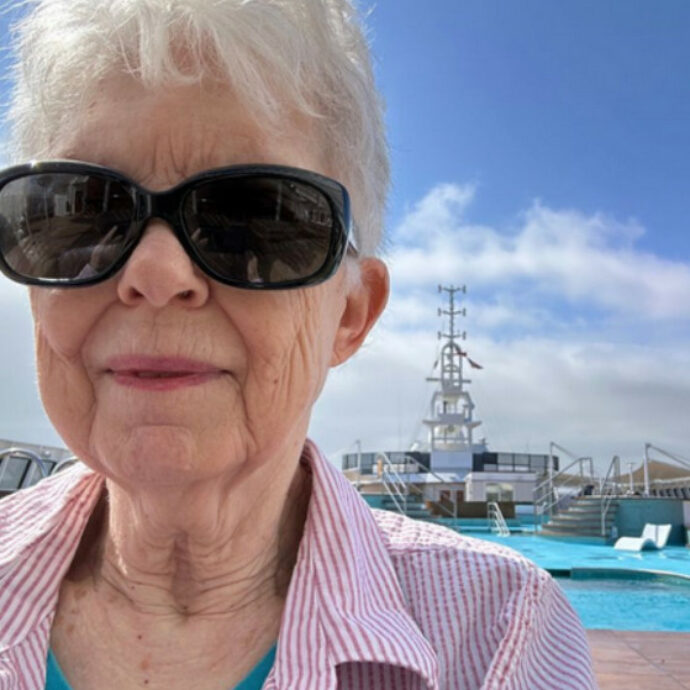 “Ho lasciato tutto per vivere su una nave da crociera. Non devo più fare il bucato e la spesa, e spendo meno di prima”: la nuova vita di Sharon Lane