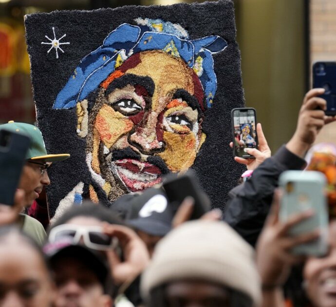 Tupac, molto più di un rapper. La biografia di Staci Robinson è un atto di amore politico e personale