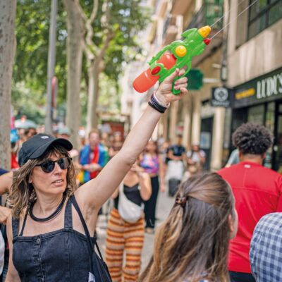 Copertina di Airbnb guerrilla, la resistenza contro l’overtourism