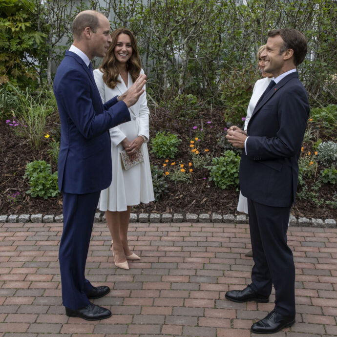 William e Kate accolgono Macron e Brigitte al castello di Windsor: “Altro che prove generali, ormai fanno le veci di Re Carlo”