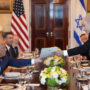 Copertina di Netanyahu a cena con Trump alla Casa Bianca candida il tycoon al Nobel per la pace. Il presidente Usa: “Hamas vuole la tregua”