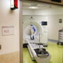 Copertina di Costi e difficoltà economiche degli italiani pesano anche sulla sanità privata: ricavi in crescita ma profitti modesti
