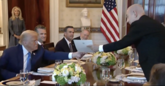 Netanyahu consegna a Trump la lettera inviata al comitato per il Nobel per la pace: il video
