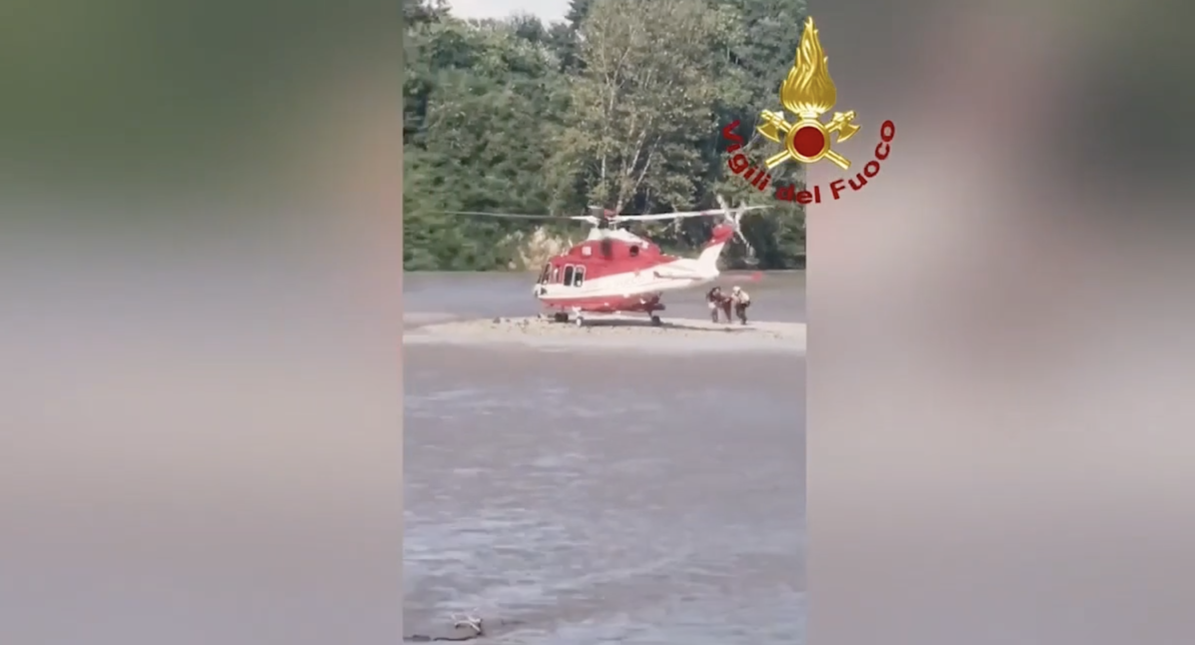 Bloccati sull’isolotto sul fiume Piave per la piena improvvisa: salvi grazie ai vigili del fuoco Bloccati sull’isolotto sul fiume Piave per la piena improvvisa: salvi grazie ai vigili del fuoco