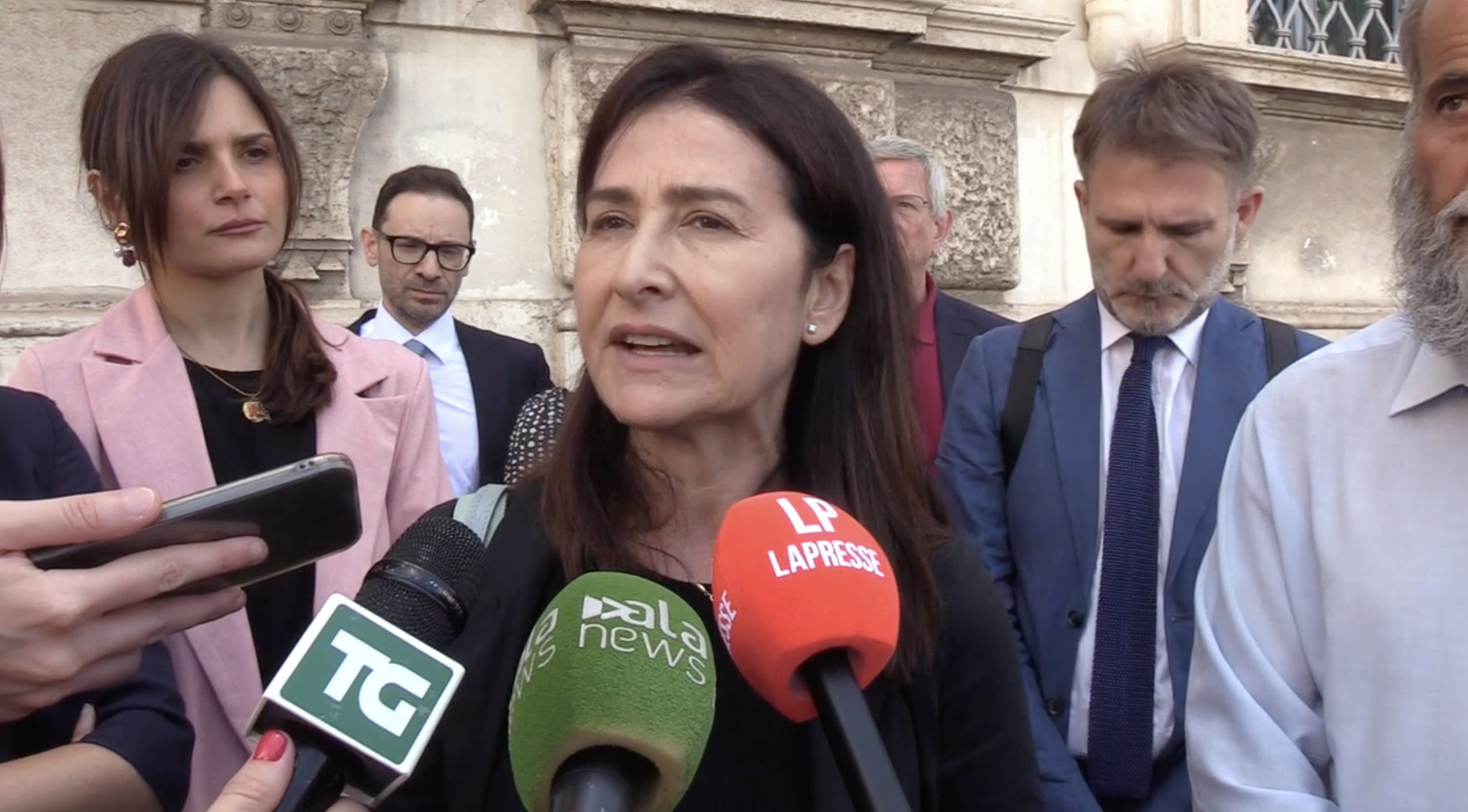 Fine vita, Coscioni porta il caso di Libera alla Consulta: “Rimuovere gli ostacoli alla sua autodeterminazione” Fine vita, Coscioni porta il caso di Libera alla Consulta: “Rimuovere gli ostacoli alla sua autodeterminazione”