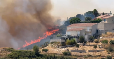 Copertina di L’incendio a Marsiglia fa paura: le fiamme a pochi metri dalle case – Video