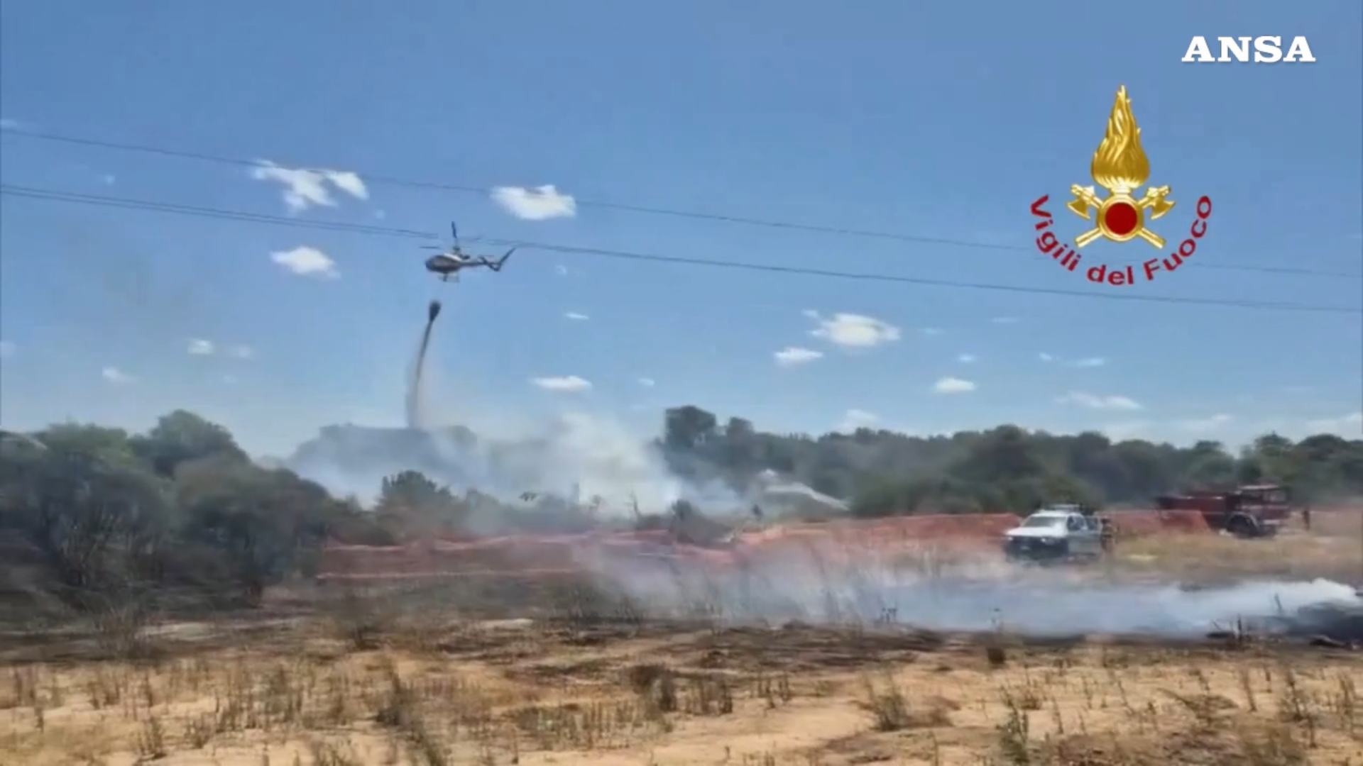 incendi a sassari e alla maddalena fiamme vicino alle case persone evacuate via mare 8211 video