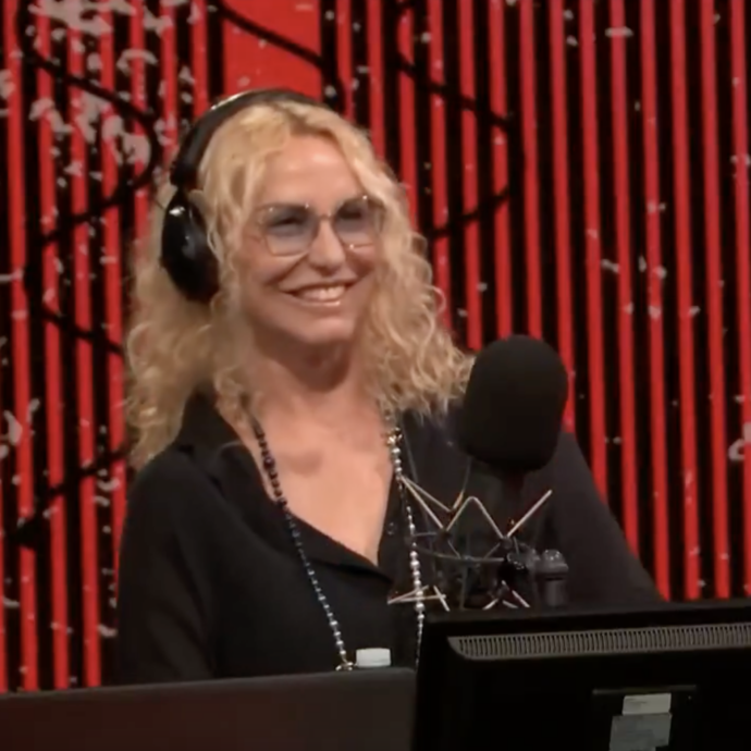 “Mi sono vestita da Lady Gaga per ballare Bad Romance e devo dire che non mi saliva la tuta di lattice, ero in una diretta. Una roba…”: lo rivela Antonella Clerici