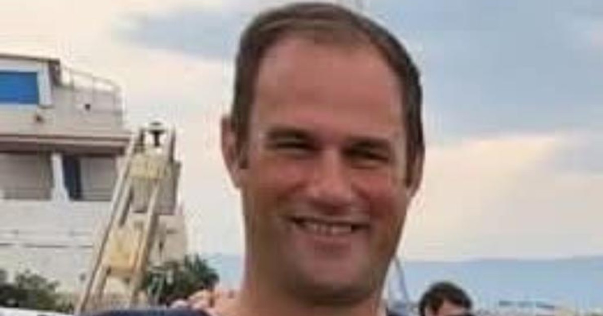 Morto Luca Tranzillo, infarto durante la Traversata dello Stretto di Messina: mondo del nuoto sotto choc Morto Luca Tranzillo, infarto durante la Traversata dello Stretto di Messina: mondo del nuoto sotto choc