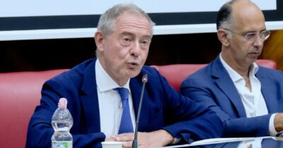 Copertina di Ilva, intesa entro il 15.  Il nodo degli esuberi