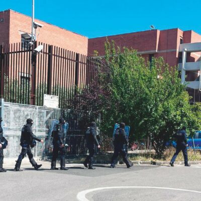 Copertina di Securitari part-time: il paradiso degli evasi