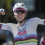 Copertina di Pogacar show al Tour e vittoria numero 100 in carriera: che duelli con Vingegaard e Van der Poel, che resta in giallo a pari tempo