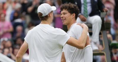 Copertina di La paura per il gomito, l’incubo quarti, Shelton “on fire”: le 5 incognite di Sinner a Wimbledon e quei precedenti che fanno ben sperare
