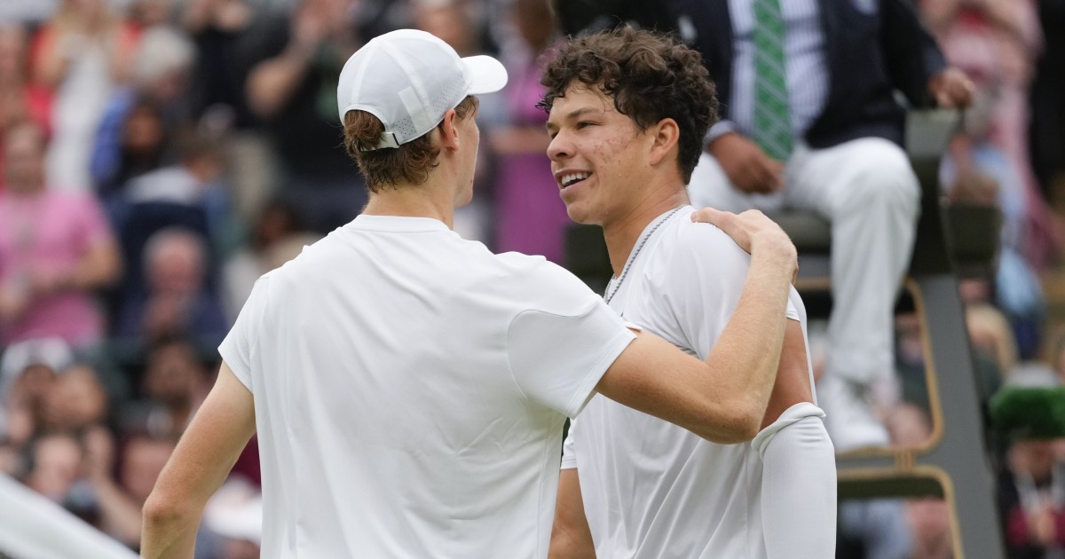 La paura per il gomito, l’incubo quarti, Shelton “on fire”: le 5 incognite di Sinner a Wimbledon e quei precedenti che fanno ben sperare La paura per il gomito, l’incubo quarti, Shelton “on fire”: le 5 incognite di Sinner a Wimbledon e quei precedenti che fanno ben sperare