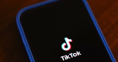 Copertina di Vicino l’accordo tra Trump e TikTok: “Pronta una app parallela per gli Usa”. Quote di maggioranza ad aziende americane