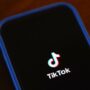 Copertina di Vicino l’accordo tra Trump e TikTok: “Pronta una app parallela per gli Usa”. Quote di maggioranza ad aziende americane