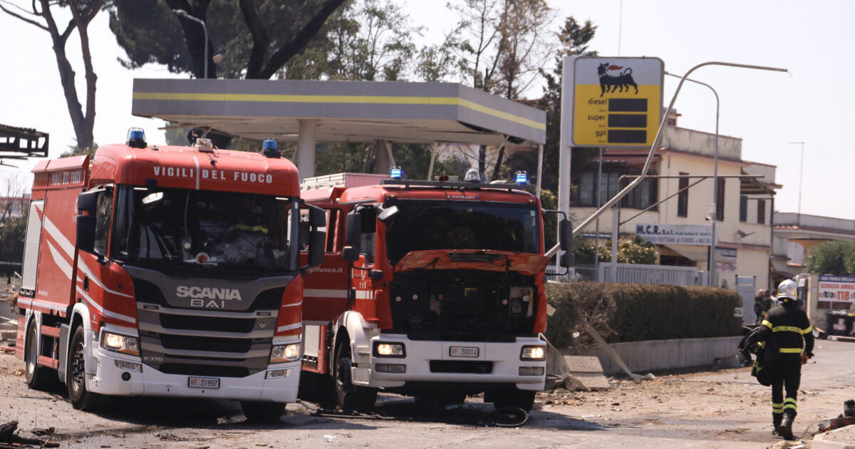 il lazio vuole ridurre i vincoli per i distributori di benzina meno verifiche e impianti anche nei centri storici