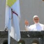 Copertina di Cnn: “Trump minacciò di bombardare Mosca e Pechino”. Cremlino: “Siamo tranquilli”. Zelensky a Roma dal Papa, poi da Mattarella