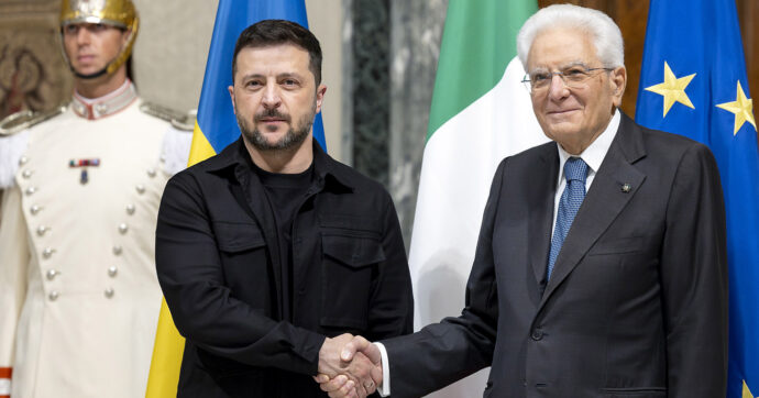 Ucraina, il Papa incontra Zelensky: “Pronti a ospitare i negoziati”. Mattarella: “Pieno appoggio a Kiev”