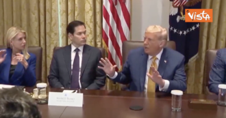 Copertina di Caso Epstein, Trump se la prende con il giornalista: “Abbiamo la tragedia in Texas e lei chiede ancora di lui?”