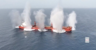 Copertina di Nave greca affondata nel Mar Rosso: gli Houthi diffondono il video dell’attacco
