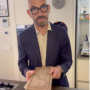 Copertina di Matteo Bassetti: “Attenzione, non è vero che i taglieri in plastica sono meglio. Il legno inattiva tutti i batteri nel giro di tre minuti”
