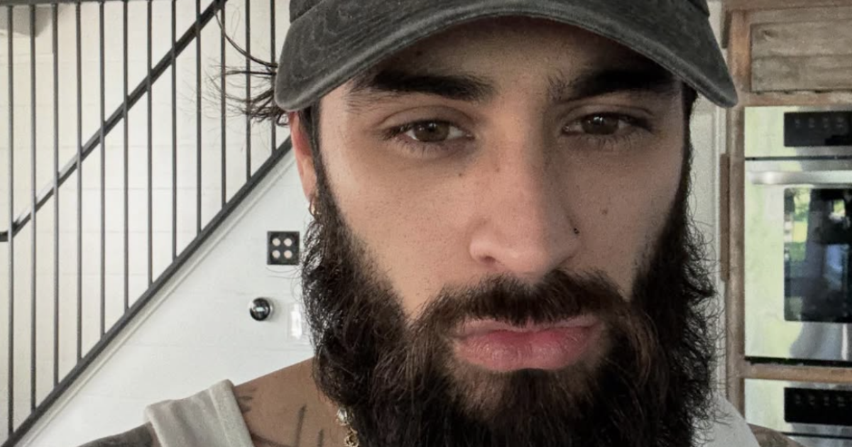 “Ho subito il razzismo, suonavo in una band di bianchi e ridevano perché ero asiatico”: lo sfogo di Zayn Malik con un brano sull’esperienza con i One Direction