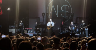 Copertina di Afterhours a Milano, l’appello di Manuel Agnelli per Gaza: “Non possiamo voltarci dall’altra parte. Dobbiamo scendere in piazza”