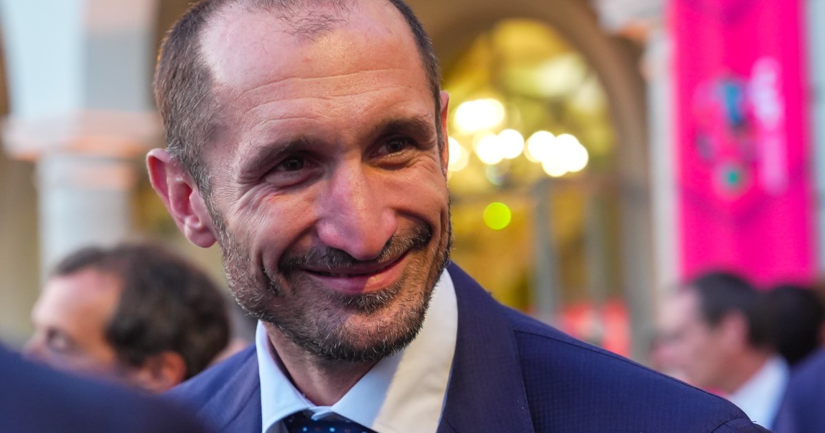 Chiellini nella bufera, diventa proprietario del Los Angeles Fc. I tifosi della Juventus infuriati: “Chi pensa a noi? Dimettiti” Chiellini nella bufera, diventa proprietario del Los Angeles Fc. I tifosi della Juventus infuriati: “Chi pensa a noi? Dimettiti”
