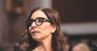 Copertina di Grok, l’Ia di Musk “filo-nazi”. Lascia la Ceo Yaccarino