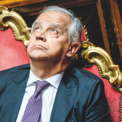 Copertina di Piantedosi respinto: dopo la figuraccia si tenta la ricucitura