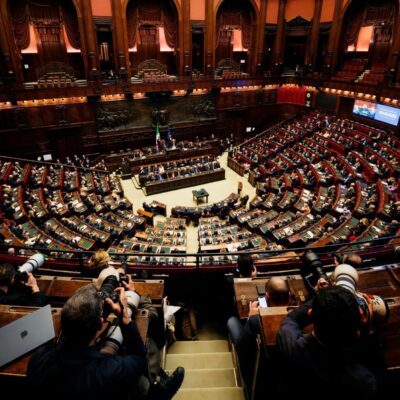 Copertina di Melonellum, ansia da Montecitorio: “Schlein e Salvini non ci caschino”