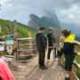 Copertina di Val Gardena, tornello a pagamento sul Seceda: la protesta di un contadino contro l’overtourism