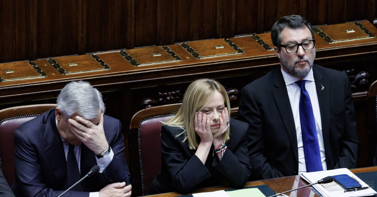 Il voto su von der Leyen sgretola il governo. FdI esce dall’aula, la Lega la vuole cacciare. “Sfiduciato pure Fitto” Il voto su von der Leyen sgretola il governo. FdI esce dall’aula, la Lega la vuole cacciare. “Sfiduciato pure Fitto”