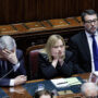 Copertina di Il voto su von der Leyen sgretola il governo. FdI esce dall’aula, la Lega la vuole cacciare. “Sfiduciato pure Fitto”