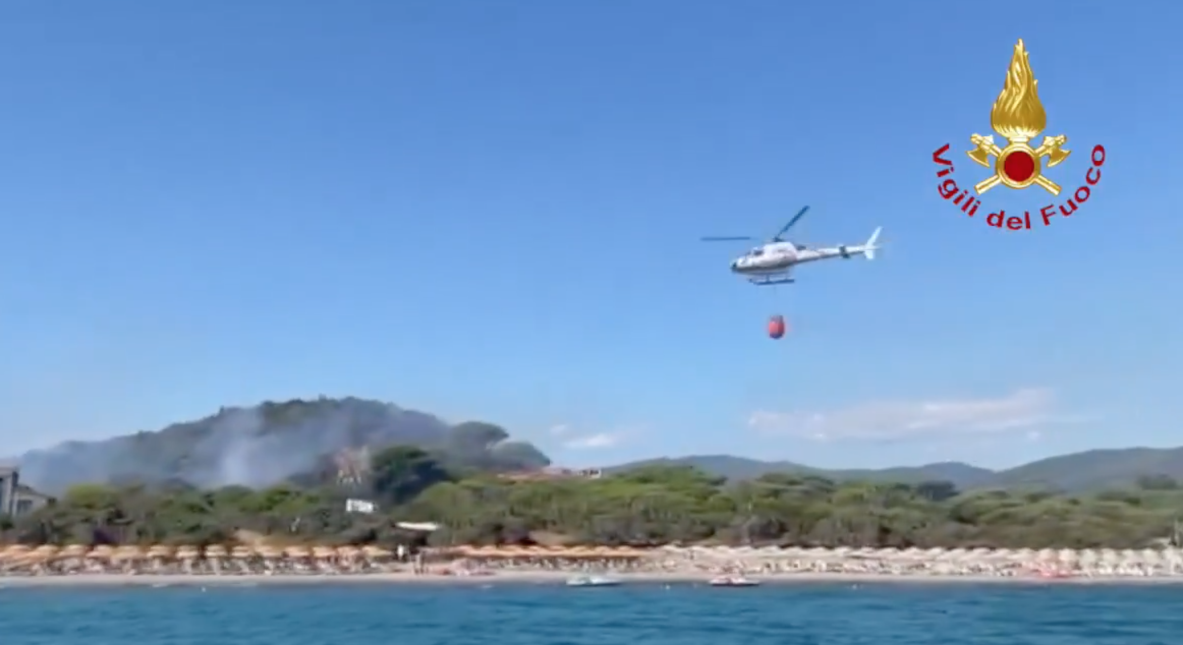 Incendio in un camping in pineta a Castiglione della Pescaia: 600 persone evacuate. C’è anche Rosy Bindi Incendio in un camping in pineta a Castiglione della Pescaia: 600 persone evacuate. C’è anche Rosy Bindi