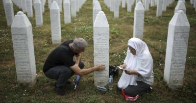 Copertina di Gaza è una nuova Srebrenica moltiplicata per dieci: un massacro sotto gli occhi dell’Onu