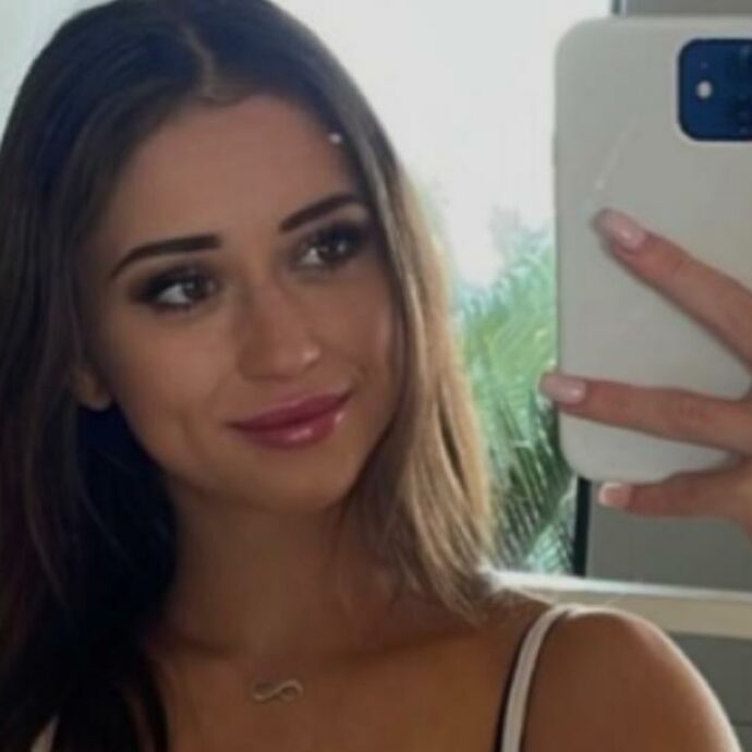 “Il suo spirito radioso ha avuto un impatto su chiunque la conoscesse. Era famiglia”: la 20enne Paige Bell trovata morta in uno yacht di lusso