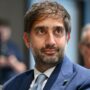 Copertina di La Russa Jr nuovo presidente dell’Aci: cosa c’è dietro? Dalla battaglia per cacciare Sticchi Damiani alla convenienza politica