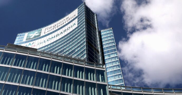 Lombardia, le larghe intese per aumentarsi gli stipendi