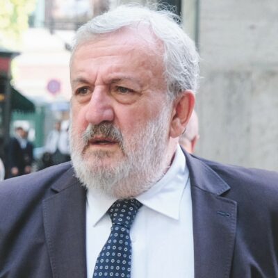 Copertina di Puglia, per il Pd Emiliano non si tocca. Ora Decaro non è più blindato