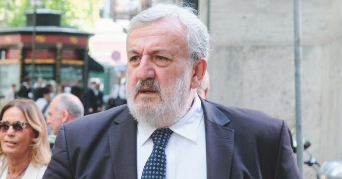 Copertina di Decaro: no a Emiliano e Vendola. Lite nel Pd e piano B anti-Schlein
