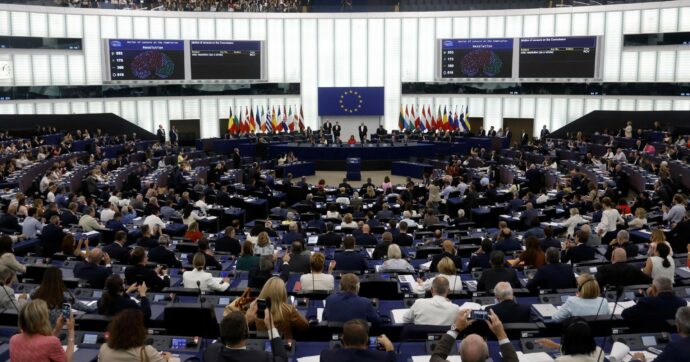 L’ Europarlamento respinge la sfiducia: inchino Pd a Ursula, FdI assente al voto
