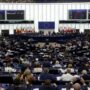 Copertina di L’ Europarlamento respinge la sfiducia: inchino Pd a Ursula, FdI assente al voto
