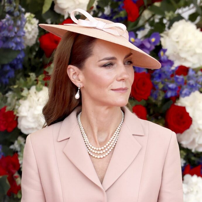 Natasha Archer si licenzia dopo 15 anni da assistente di Kate: “La regina Elisabetta la chiamò per fare della Middleton una ‘reale'”