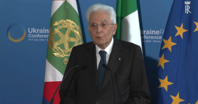 Copertina di Mattarella: “Ucraina? Una pace a condizioni ingiuste ha sempre vita breve”