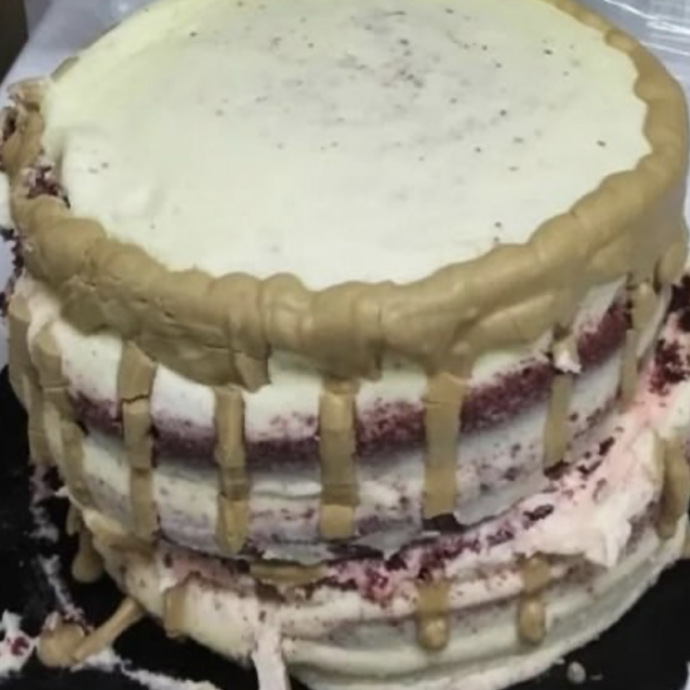 “Mamma si è offerta di farmi una torta per il mio matrimonio. Ma è mostruosa!”: lo sfogo di una sposina