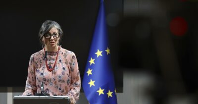 Copertina di Sostegno a Francesca Albanese da parte dell'Ue. Amnesty: "L’Italia dei diritti sta con lei, mentre il governo Meloni resta in silenzio"