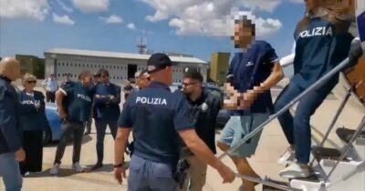 Copertina di Omicidio Villa Pamphili, Kaufmann è arrivato a Roma e accusa: “Mi hanno picchiato in aereo, denuncio tutti”