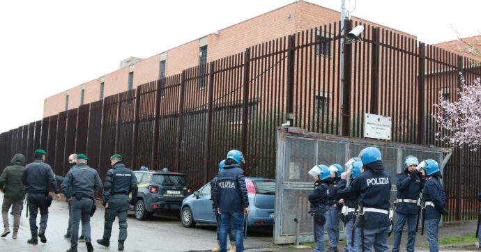 Pregiudicato evade dalla questura appena arrestato